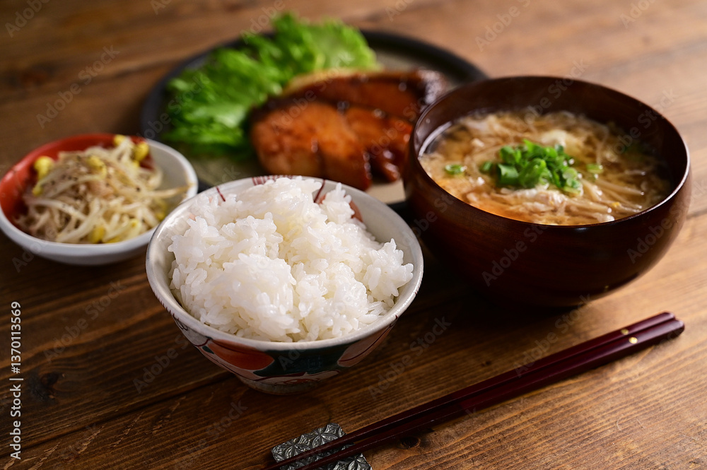一汁二菜 ブリの照り焼きともやしのナムル 一汁二菜 ブリの照り焼きともやしのナムル