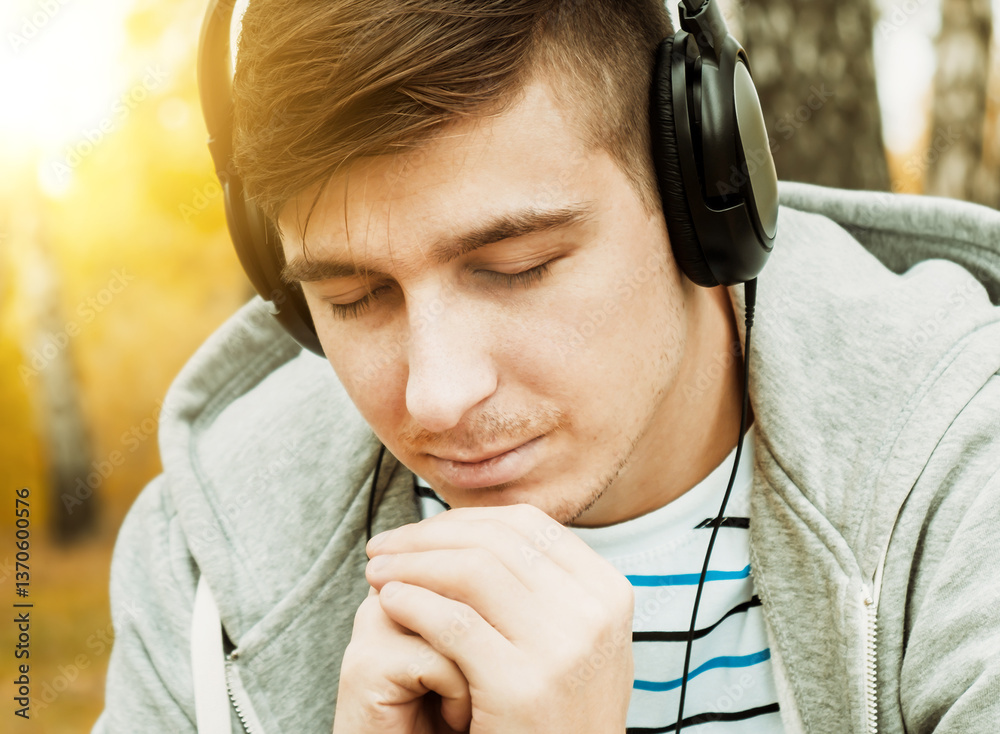 Man listen to the Music
