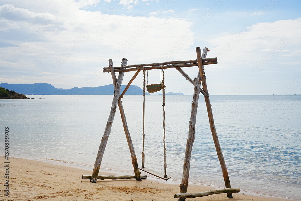 Swing on Ban Amphur Beach in Pattaya, Thailand - タイ パタヤ バン アンプー ビーチ ブランコ