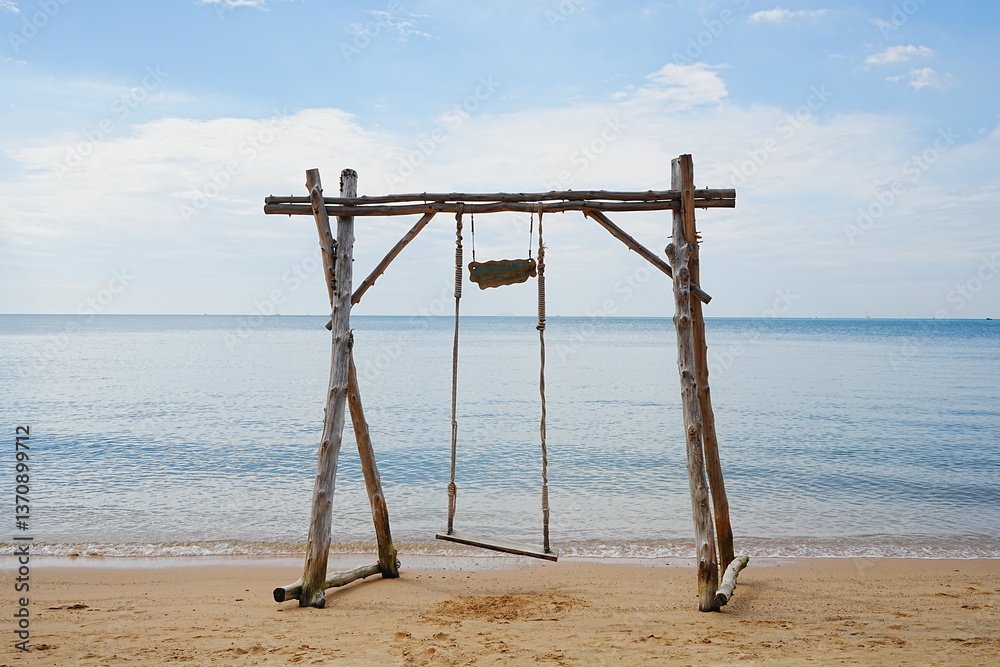 Swing on Ban Amphur Beach in Pattaya, Thailand - タイ パタヤ バン アンプー ビーチ ブランコ