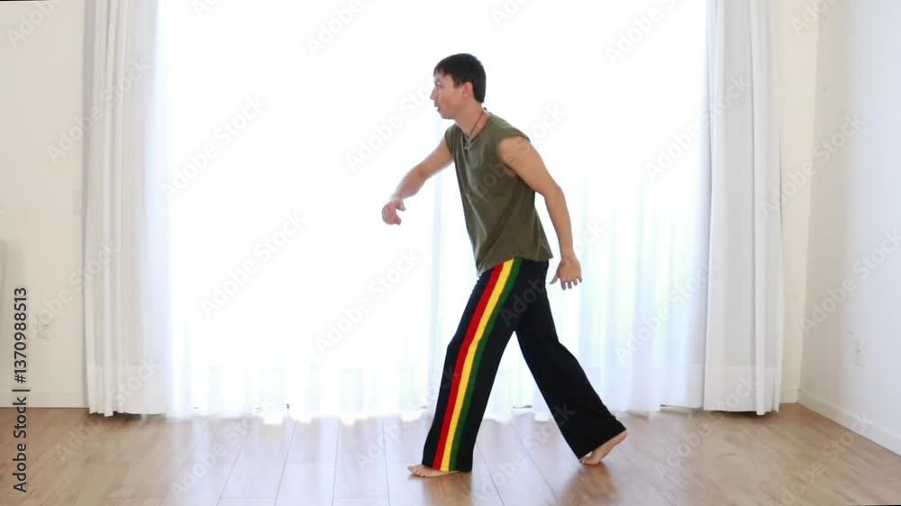 homem treinando luta capoeira 
