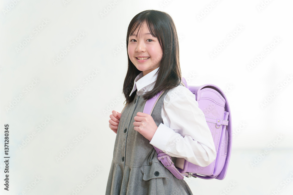 ランドセルを背負った女の子