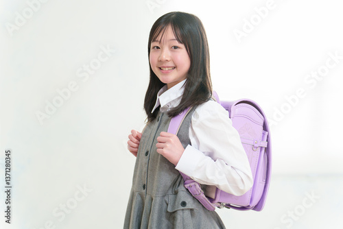 Obraz na płótnie ランドセルを背負った女の子 w salonie