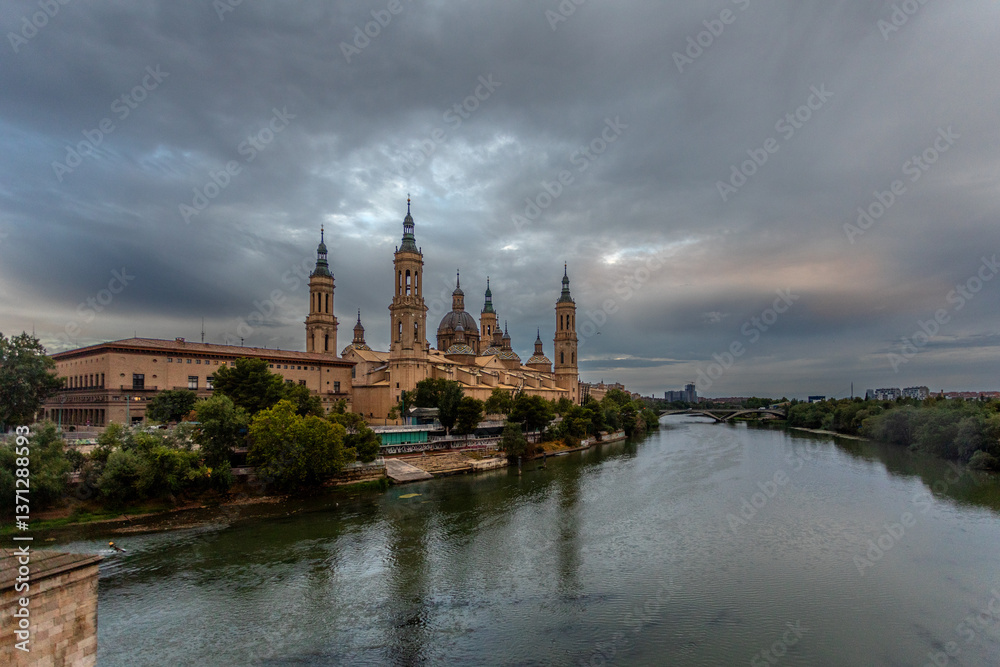 Fototapeta premium Early morning in Zaragoza
