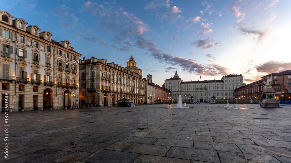 Fototapeta premium Early morning in Torino
