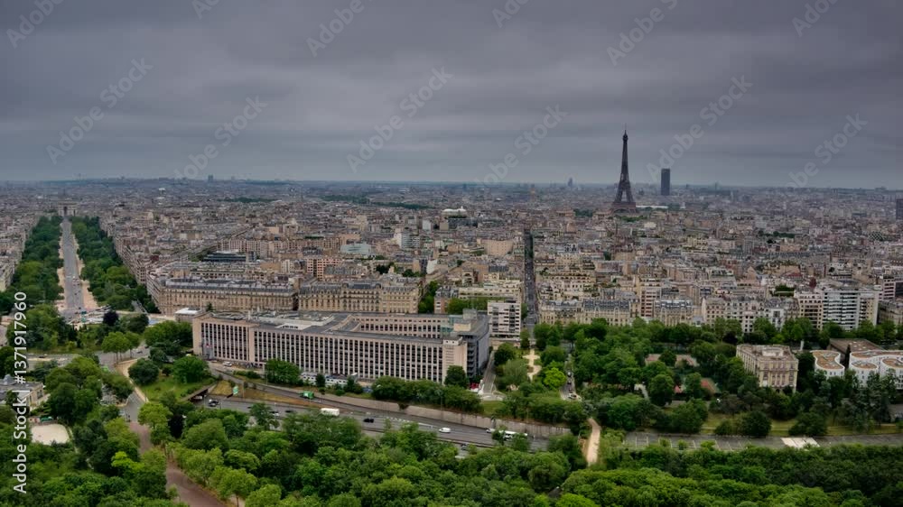 Hyper Lapse de Paris, 16ème arrondissement, place Dauphine, prise de vue aérienne par drone