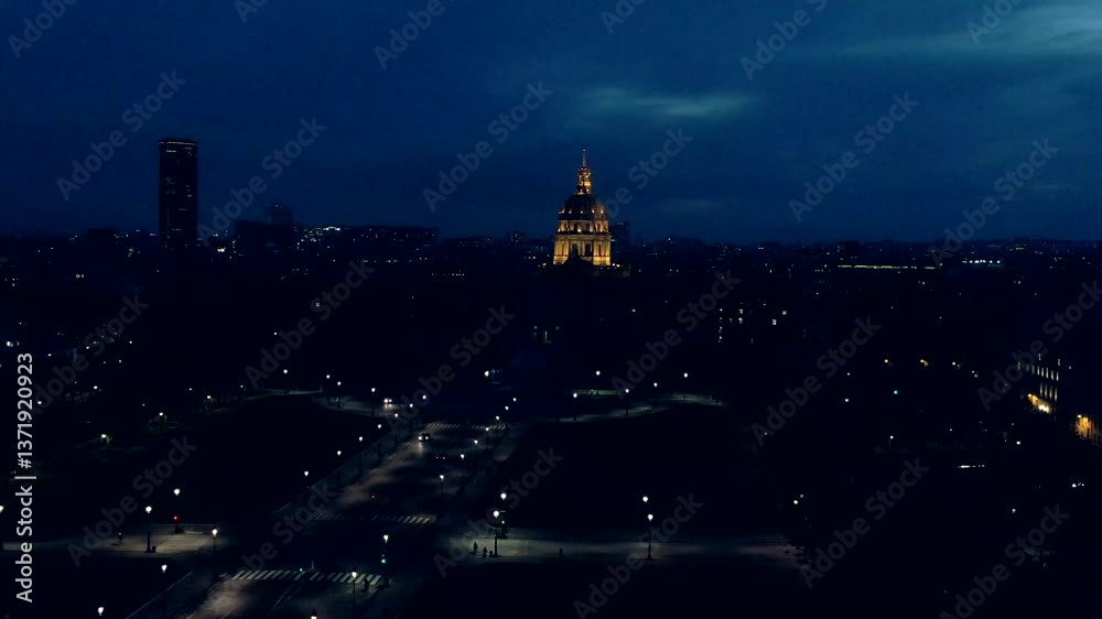 Prise de vue aérienne par drone les Invalides, Paris, de nuit