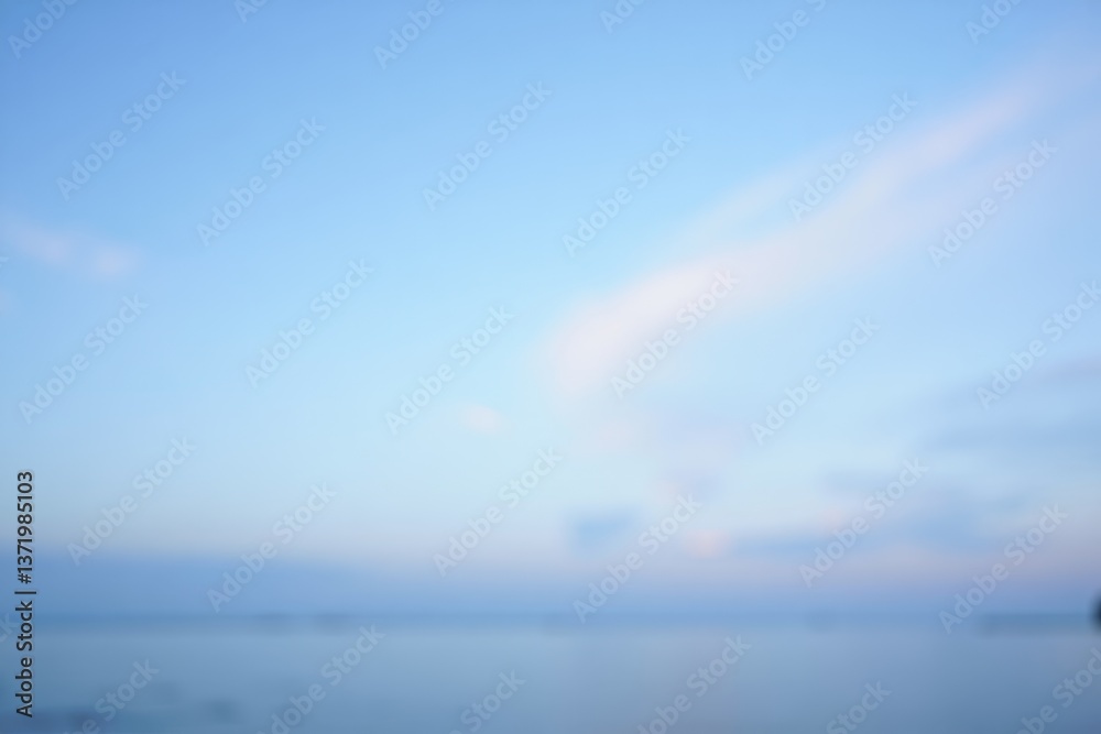 Obraz premium A view of a body of water with a blue sky in the background