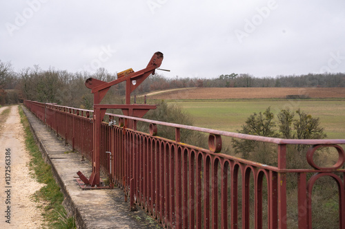 Obraz na płótnie Druyes les belles Fontaines, Frankreich w salonie