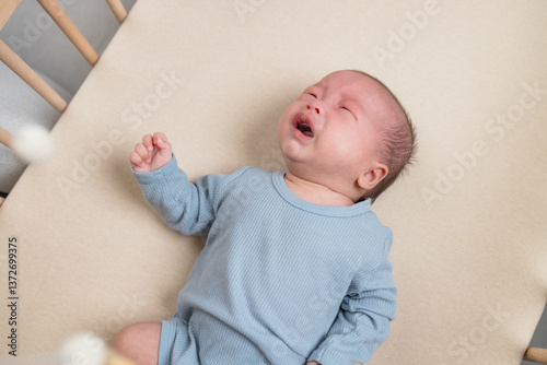 Obraz na płótnie Infant crying while lying on bed w salonie