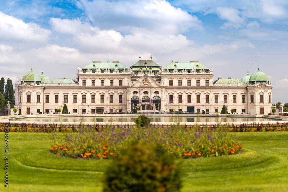Naklejka premium Barokowy pałac z ogrodami – Pałac Belweder w Wiedniu