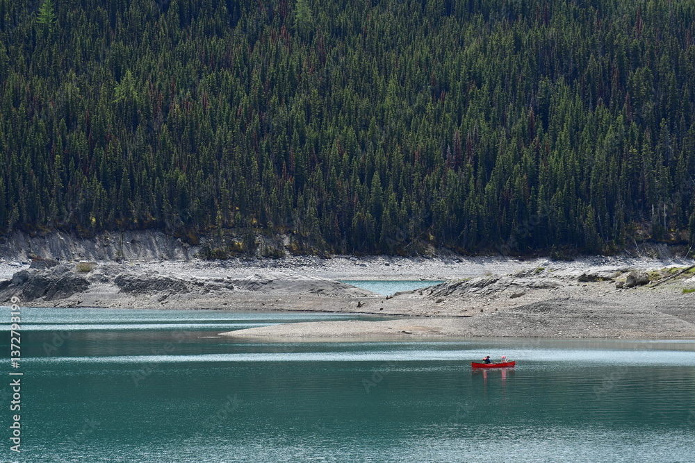 Obraz premium Lake in the mountains, Canadian Rockies