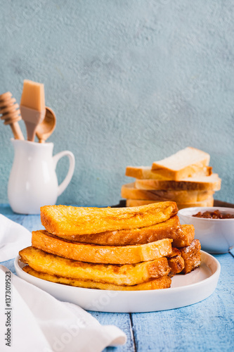 Obraz na płótnie French crispy sweet toast on plate on table vertical view w salonie