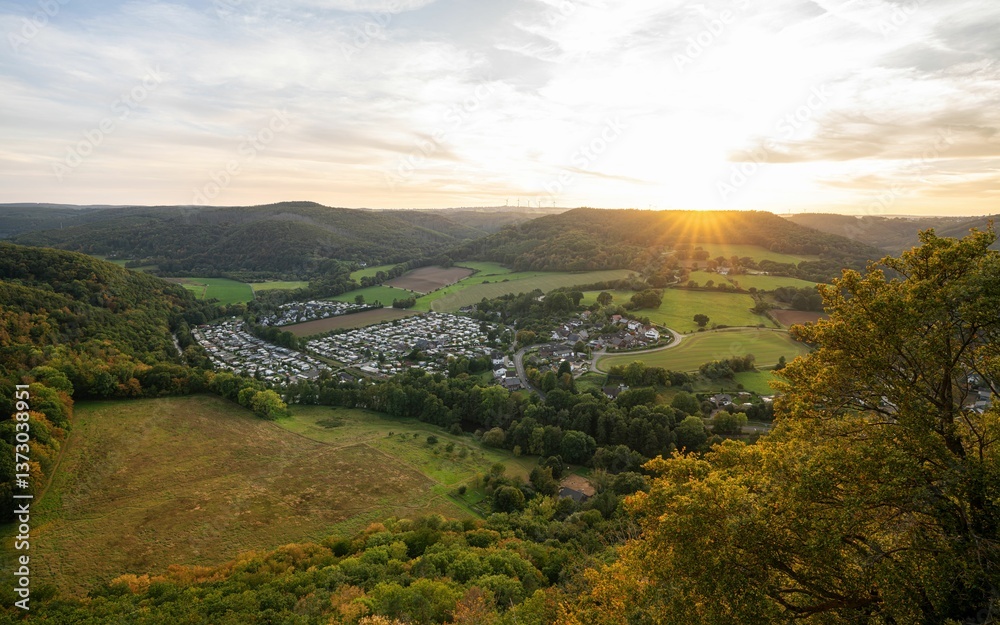 Obraz premium Scenic Valley at Sunset
