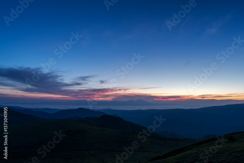 Wallpaper Mural 長野県諏訪市　夜明けの車山高原 Torontodigital.ca