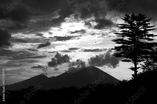 長野県軽井沢町　旧碓氷峠見晴台から望む浅間山