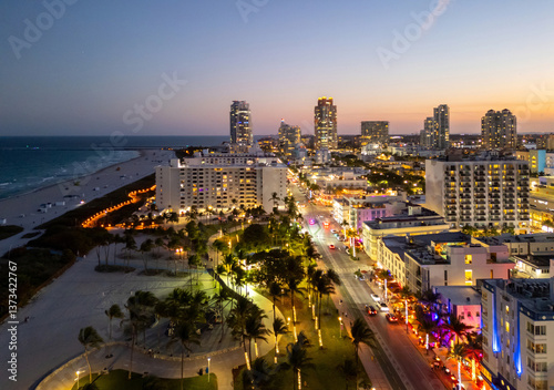 Obraz na płótnie Cityscape of downtown Miami with sunset glow. Tropical paradise in South Beach. Midnight city lights in Miami. Waterfront view of Miami skyline. Aerial shot of Miami at sunrise. Neon Art Deco. Ocean w salonie