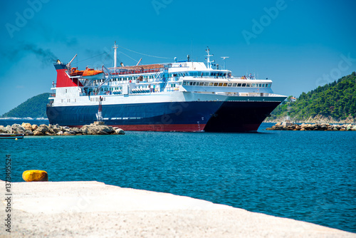 Obraz na płótnie Ferry arriving at Skopelos Island with stunning blue sea and scenic coastline w salonie