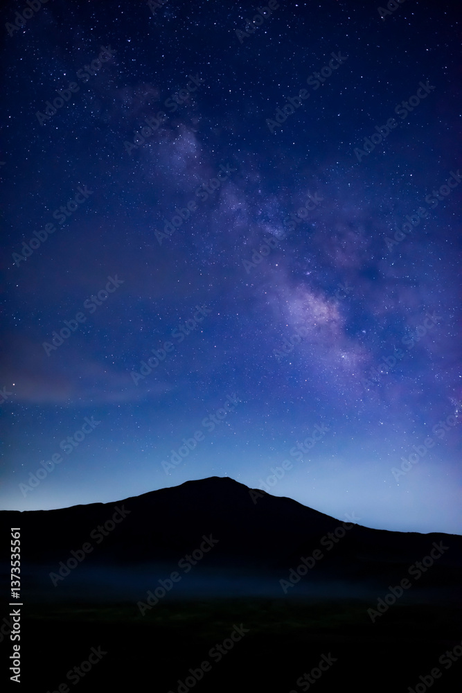 Fototapeta premium 草千里ヶ浜の星空