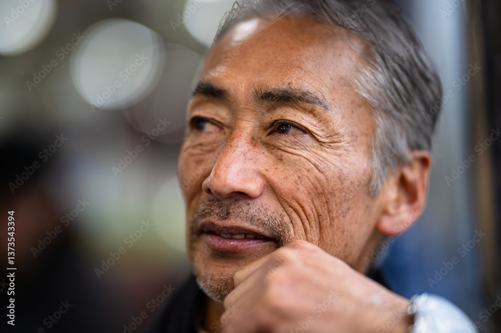 タキシードを着たシニア男性のポートレート