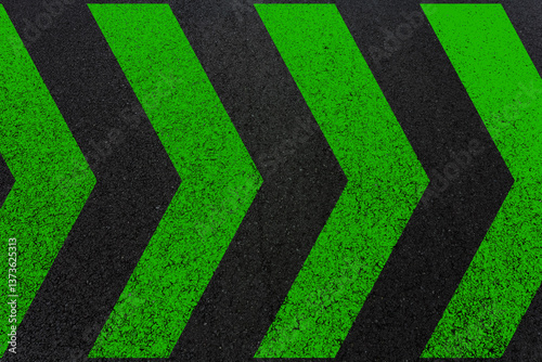 Chevrons sur asphalte 