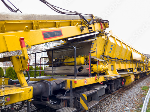 Obraz na płótnie Gleisbauarbeiten an der Bahnstrecke, Fahrweg - Bettungsreinigung, Planumsverbesserung, Bad Wörishofen, Bayern, Deutschland, Europa w salonie