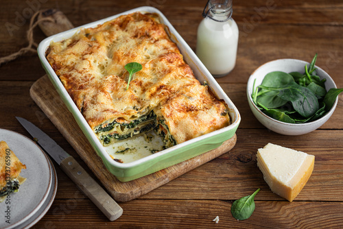 plat de lasagne fait maison épinards ricotta et saumon fumé