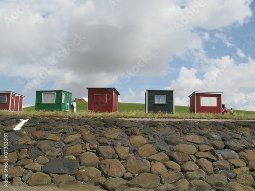 Obraz na płótnie Badehäuschen an der Nordsee w salonie