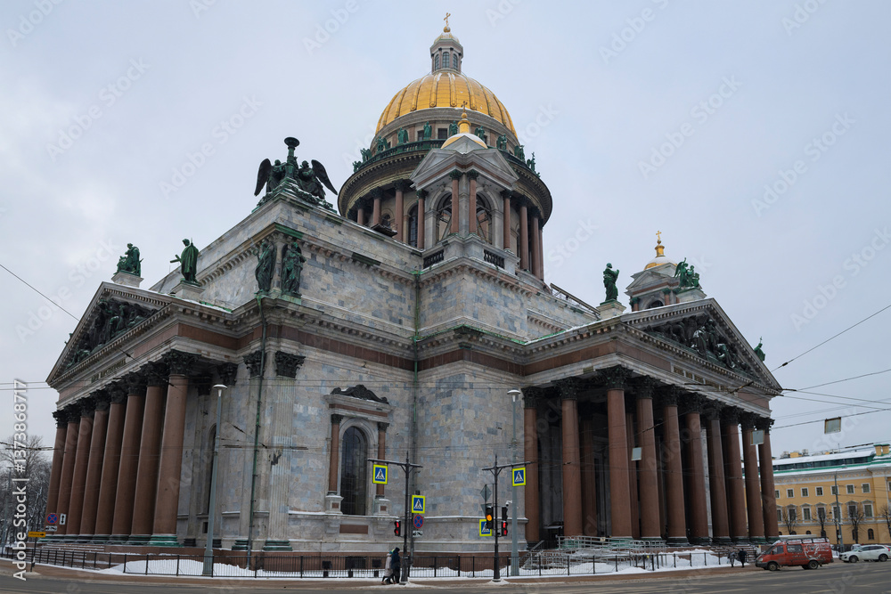Fototapeta premium St. Isaac's Cathedral close-up on a cloudy January day, Saint Petersburg