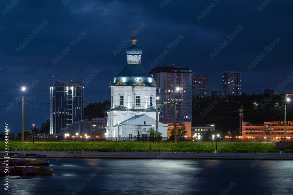 Obraz premium Church of the Assumption of the Blessed Virgin Mary in the night landscape. Cheboksary