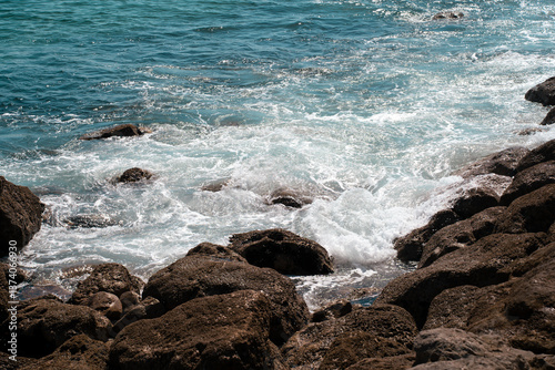 Fototapeta Naklejka Na Ścianę i Meble -  waves crashing on rocks