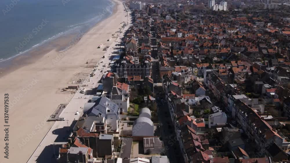 Beach of Dunkerque, Shoreline Architecture