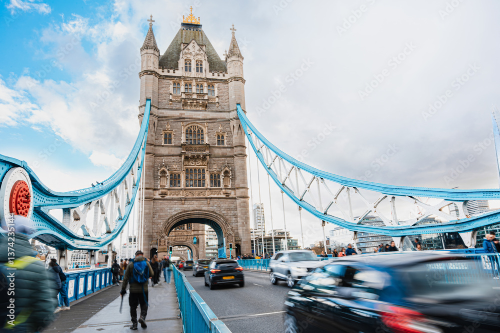 Obraz premium Cars And Pedestrians Crossing Tower Bridge In London - 04.01.2024, UK, London