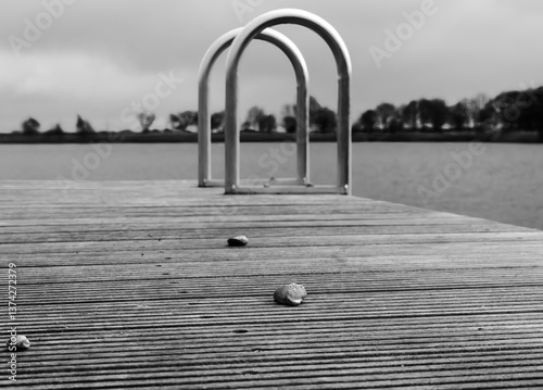 Obraz na płótnie the wooden jetty for bathing pleasure w salonie
