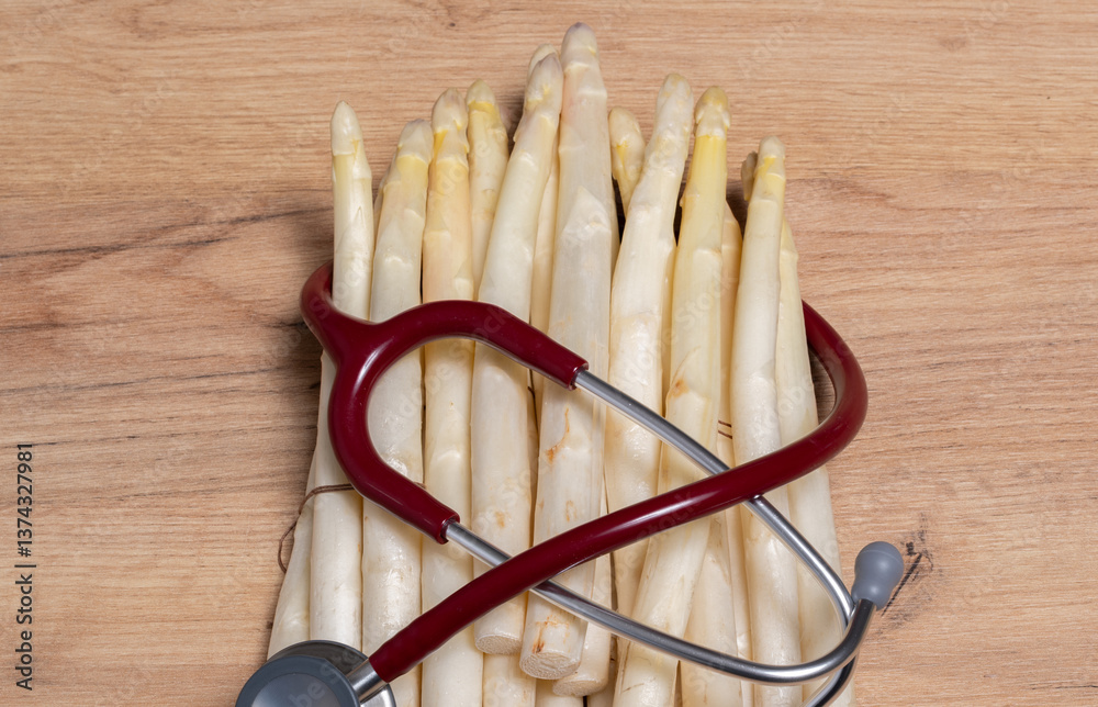 Gesunder Spargel und einem Stethoscope - Gesundes Essen