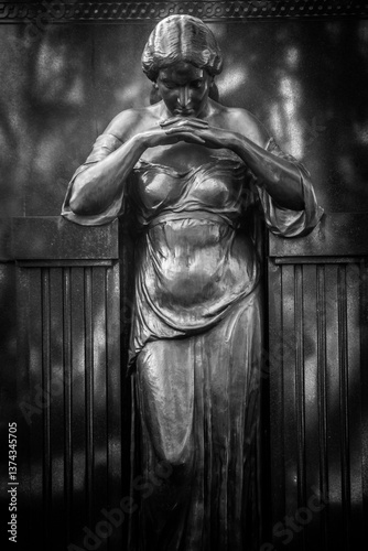 Friedhof Trauernde Frau
