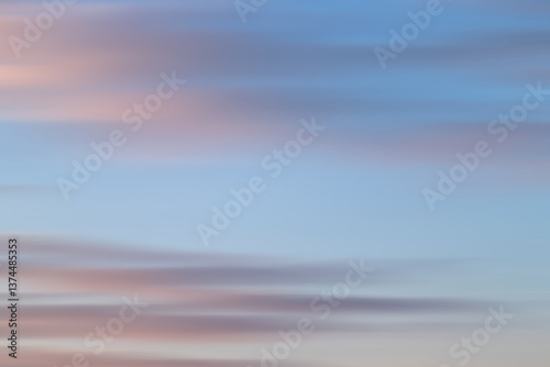 Obraz na płótnie Soft Gradient Sky with Gentle Hues of Blue and Pink w salonie