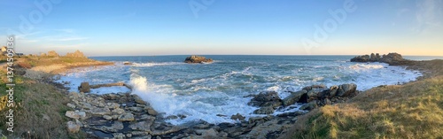 Obraz na płótnie la promenade au long de la côte à Lesconil en Bretagne Cornouaille Finistère France w salonie