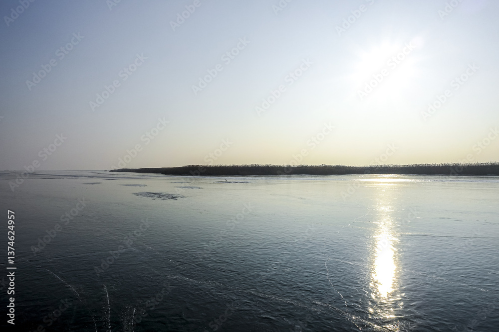 Obraz premium Neusiedler See im Winter, Europas grösster natürlicher Eislauf