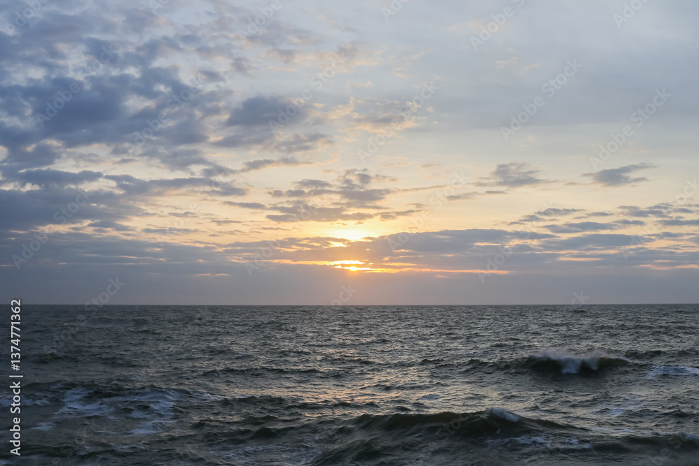 Obraz premium Sun over the Black Sea