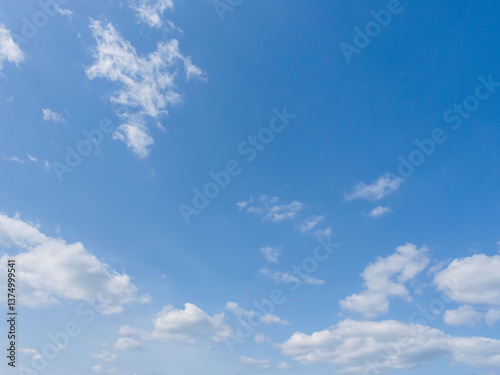 春の山から 青空と雲48
