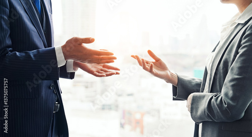 Obraz na plátne Group of business people having a conversation in an office