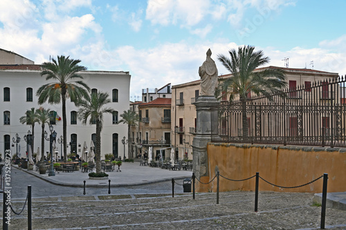 Obraz na płótnie Cefalù, la piazza del Duomo o basilica cattedrale della Trasfigurazione, Palermo, Sicilia w salonie