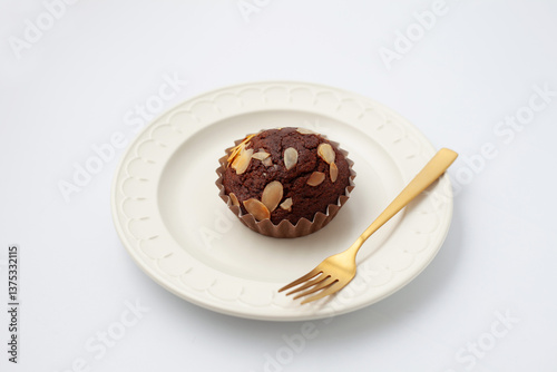 チョコレートカップケーキ 白背景