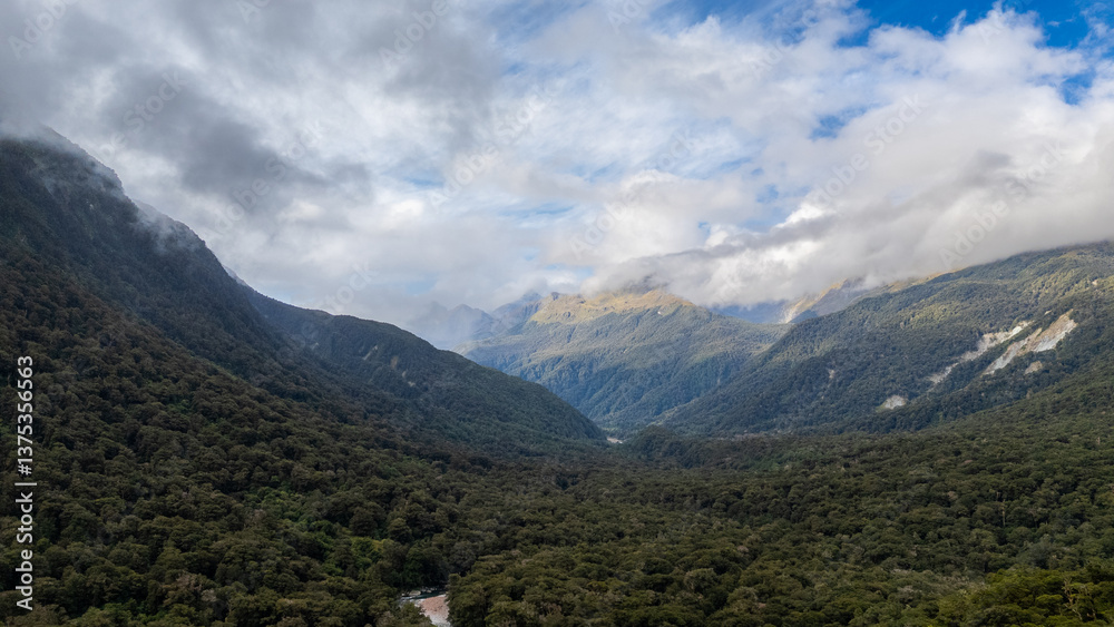 Fototapeta premium 뉴질랜드 남섬(밀포드사운드, Milford sound) 항공사진