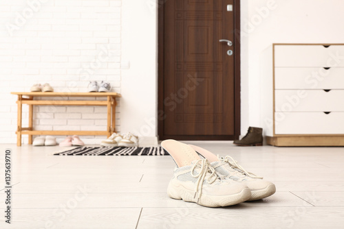 Stylish sneakers with ortho...
