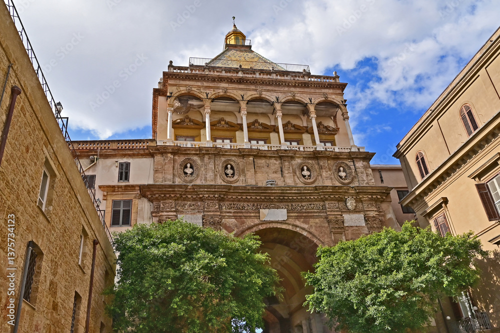 Palermo, Porta nuova al palazzo dei Normanni - Sicilia