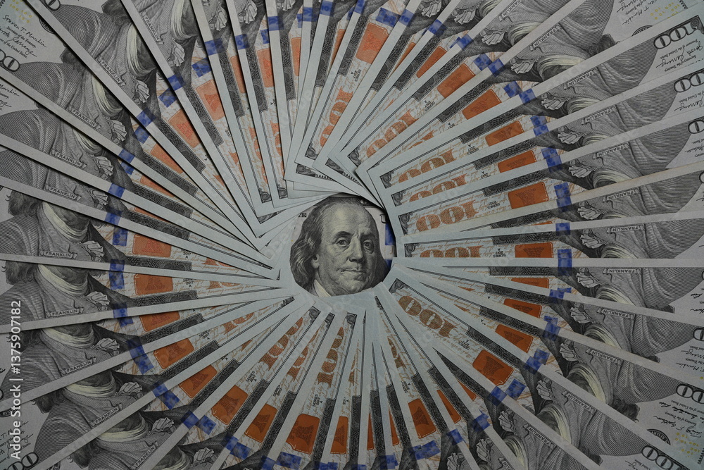 Obraz premium Circle made from american hundred dollar bills with an image of Benjamin Franklin in the center, top view, closeup