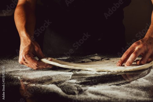 Photos hands kneading dough