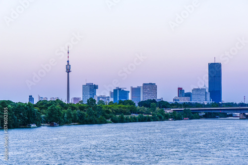 Obraz na płótnie Danube city, river Danube, Vienna, Austria w salonie
